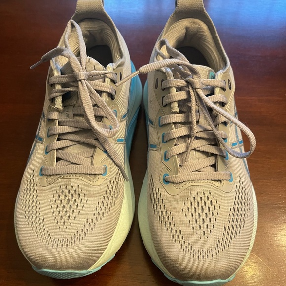 ASICS Gel Kayano 31 - women’s size 6.5 - Picture 2 of 4